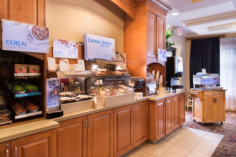 ホリデイ イン エクスプレス ホテル&スイーツ タンパ アンダーソン ロード ベテランズ エクスプレスウェイ West Chase エクステリア 写真