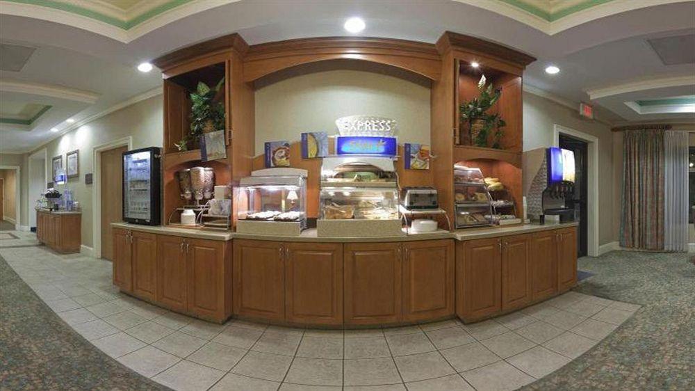 ホリデイ イン エクスプレス ホテル&スイーツ タンパ アンダーソン ロード ベテランズ エクスプレスウェイ West Chase エクステリア 写真