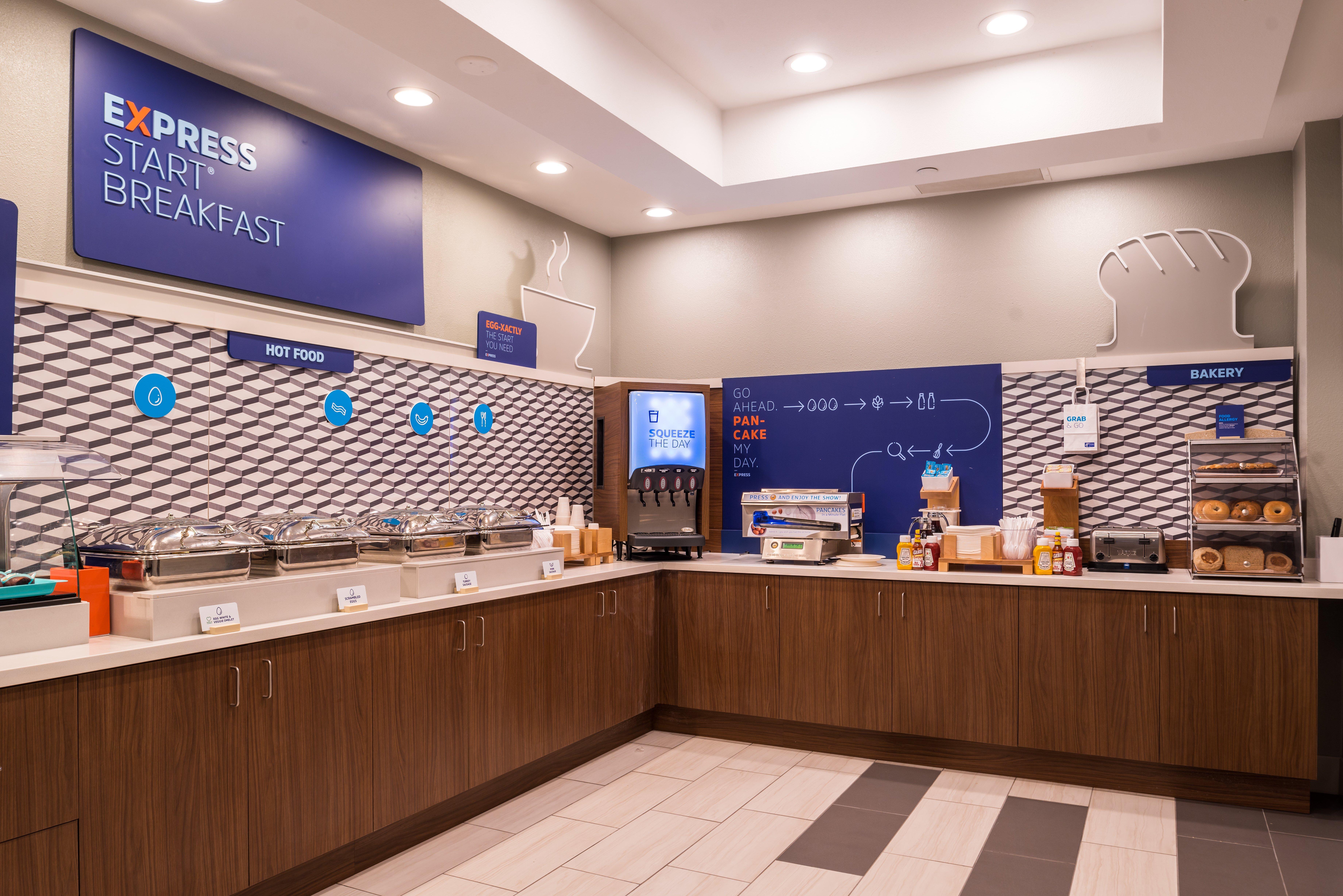 ホリデイ イン エクスプレス ホテル&スイーツ タンパ アンダーソン ロード ベテランズ エクスプレスウェイ West Chase エクステリア 写真